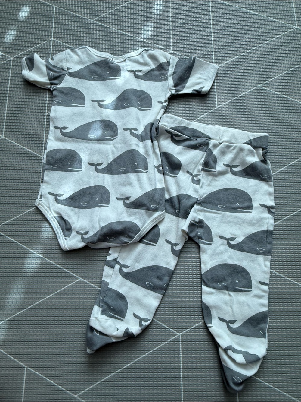 Milkbarn|Baby gender neutral Whale Print matching set,certified organic cotton•